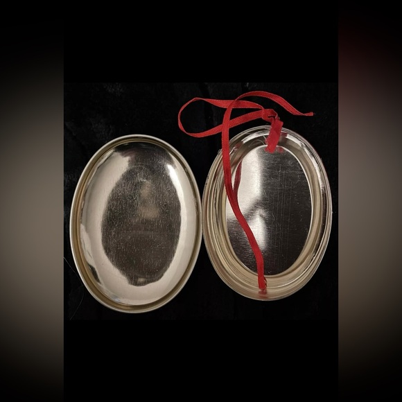 Vintage Lot 2 90s Coca Cola Christmas Ornaments Trim A Tree Santa Tins - Picture 9 of 9